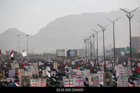 Houthi supporters protest against the US and Israel in Sana'a --stock-foto