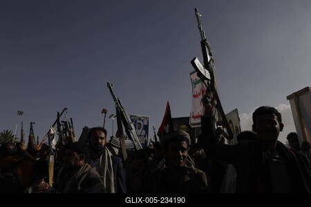 Houthi supporters protest against the US and Israel in Sana'a --stock-foto