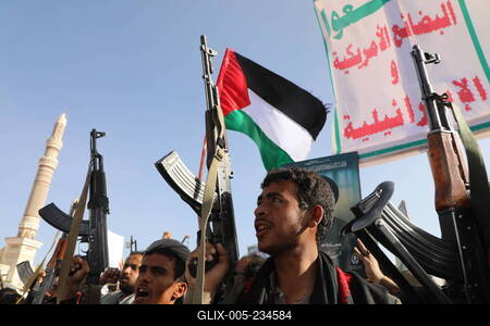 Houthi supporters protest against the US and Israel in Sana'a --stock-foto