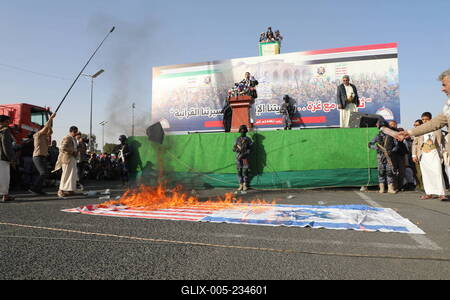 Houthi supporters protest against the US and Israel in Sana'a --stock-foto