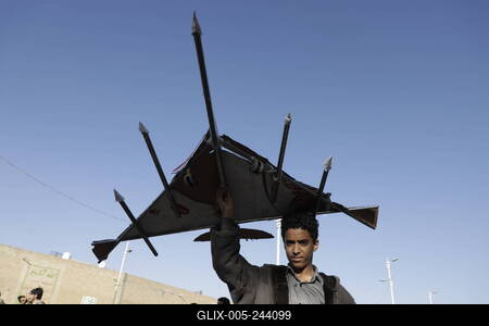 Houthi supporters protest against the US and Israel in Sana'a --stock-foto