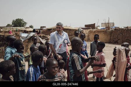  Sudanese refugees in Chad - 19/06/2024 - chad / ? Adre ? - Patrick Youssef, head of the ICRC s African operations, vis-stock-foto
