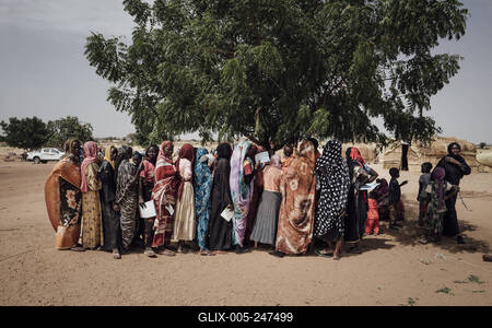  Sudanese refugees in Chad - 21/06/2024 - chad / ? Adre ? - Once across the border, Sudanese refugee families must regi-stock-foto