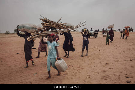  Sudanese refugees in Chad - 23/06/2024 - chad / ? Adre ? - A family of Sudanese refugees has just crossed the border w-stock-foto