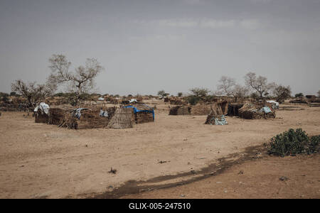  Sudanese refugees in Chad - 21/06/2024 - chad / ? Adre ? - View of an informal refugee camp located a few kilometers f-stock-foto