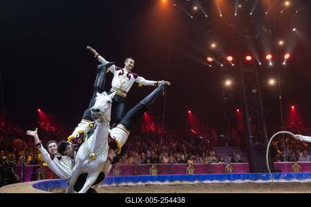 2 eme Spectacle de sélection du 47eme Festival International du cirque de Monte Carlo-stock-foto