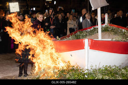 Sainte-Devote a Monaco: embrasement de la barque-stock-foto