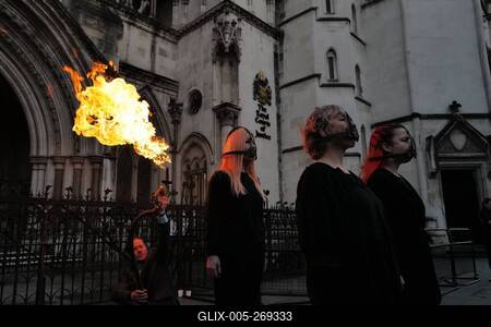 Apocalypse Theatrics theatrical protest in London-stock-foto