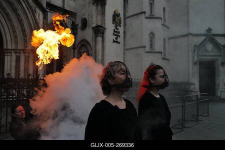 Apocalypse Theatrics theatrical protest in London-stock-foto