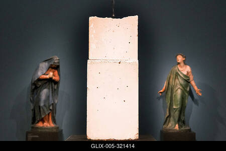 05.03.2025, Frankfurt, DEU Isa Genzken meets Liebieghaus. Inmitten der 5000 Jahre umfassenden Skulpturensammlung in Fran-stock-foto