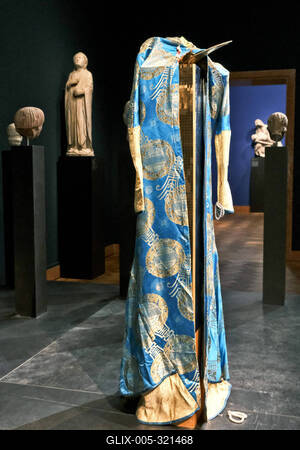 05.03.2025, Frankfurt, DEU Isa Genzken meets Liebieghaus. Inmitten der 5000 Jahre umfassenden Skulpturensammlung in Fran-stock-foto