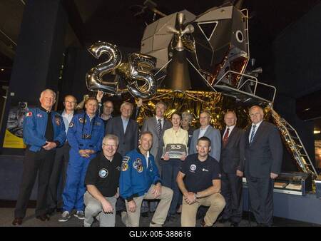 London UK 20 May 2016 Members of the European Association of Space Explorers and the crew from th-stock-foto