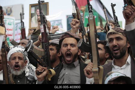 Houthi supporters protest against the US and Israel in Sana'a --stock-foto