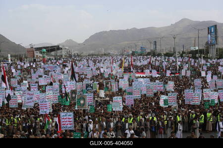 Houthi supporters protest against the US and Israel in Sana'a --stock-foto