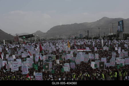 Houthi supporters protest against the US and Israel in Sana'a --stock-foto