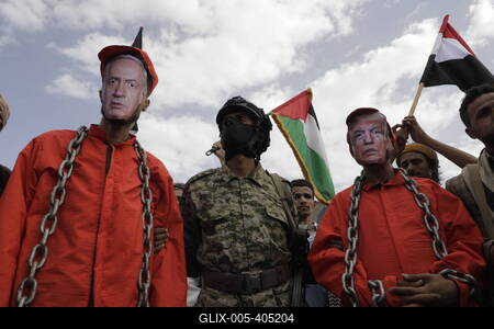 Houthi supporters protest against the US and Israel in Sana'a-stock-foto