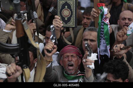 Houthi supporters protest against the US and Israel in Sana'a --stock-foto