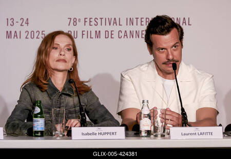 78eme Festival International du Film de Cannes. Conference de presse du film La Femme La Plus Riche Du Monde. VOISIN-stock-foto