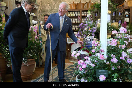 King Charles and Queen Camilla at Chelsea Flower Show-stock-foto