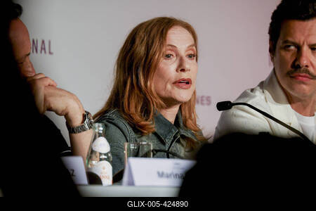 78eme Festival International du Film de Cannes. Conference de presse du film La Femme La Plus Riche Du Monde. VOISIN-stock-foto