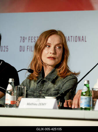 78eme Festival International du Film de Cannes. Conference de presse du film La Femme La Plus Riche Du Monde. VOISIN-stock-foto