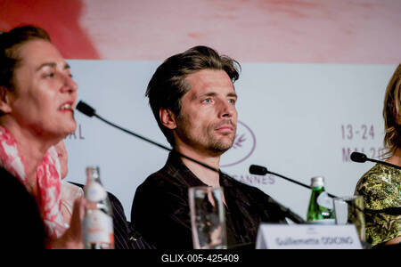 78eme Festival International du Film de Cannes. Conference de presse du film La Femme La Plus Riche Du Monde. VOISIN-stock-foto