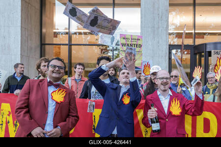 Campaigners Stage Oil Spill Outside Shell  HQ-stock-foto