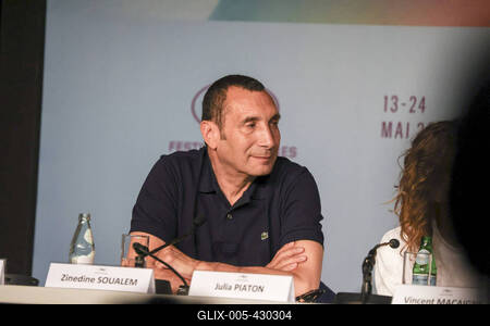 78eme Festival International du Film de Cannes. Conference de presse du film La venue de l'avenir. VOISIN-stock-foto