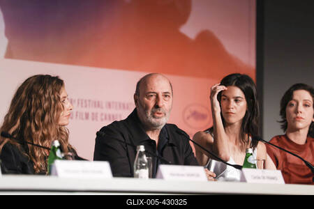 78eme Festival International du Film de Cannes. Conference de presse du film La venue de l'avenir. VOISIN-stock-foto