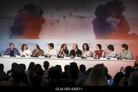 78eme Festival International du Film de Cannes. Conference de presse du film La venue de l'avenir. VOISIN-stock-foto