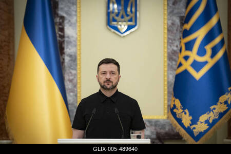 Ukrainian President, Volodymyr Zelenskyy, meets with naval veterans to present state awards-stock-foto