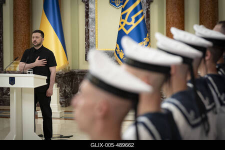 Ukrainian President, Volodymyr Zelenskyy, meets with naval veterans to present state awards-stock-foto