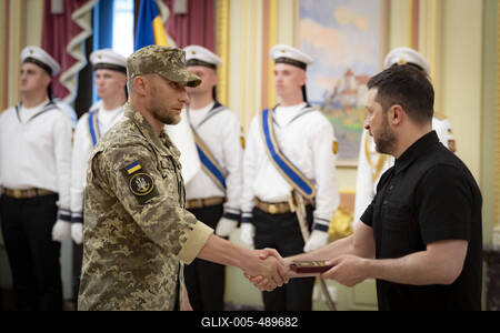 Ukrainian President, Volodymyr Zelenskyy, meets with naval veterans to present state awards-stock-foto