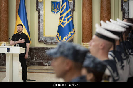 Ukrainian President, Volodymyr Zelenskyy, meets with naval veterans to present state awards-stock-foto