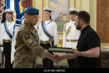 Ukrainian President, Volodymyr Zelenskyy, meets with naval veterans to present state awards-stock-foto