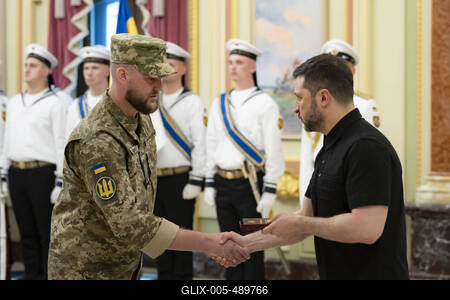 Ukrainian President, Volodymyr Zelenskyy, meets with naval veterans to present state awards-stock-foto