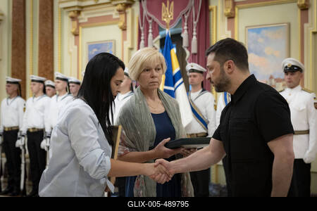 Ukrainian President, Volodymyr Zelenskyy, meets with naval veterans to present state awards-stock-foto