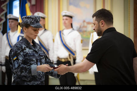 Ukrainian President, Volodymyr Zelenskyy, meets with naval veterans to present state awards-stock-foto