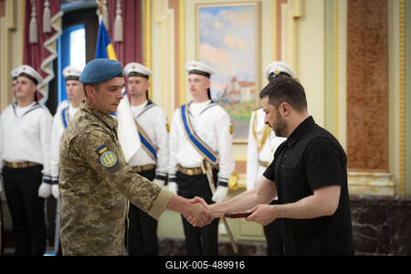 Ukrainian President, Volodymyr Zelenskyy, meets with naval veterans to present state awards-stock-foto