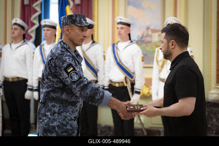 Ukrainian President, Volodymyr Zelenskyy, meets with naval veterans to present state awards-stock-foto
