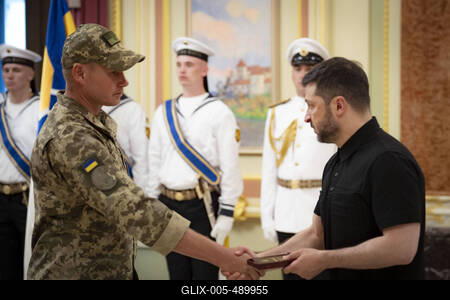 Ukrainian President, Volodymyr Zelenskyy, meets with naval veterans to present state awards-stock-foto