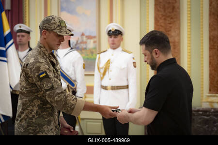 Ukrainian President, Volodymyr Zelenskyy, meets with naval veterans to present state awards-stock-foto