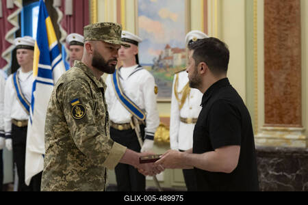 Ukrainian President, Volodymyr Zelenskyy, meets with naval veterans to present state awards-stock-foto