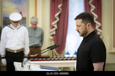 Ukrainian President, Volodymyr Zelenskyy, meets with naval veterans to present state awards-stock-foto