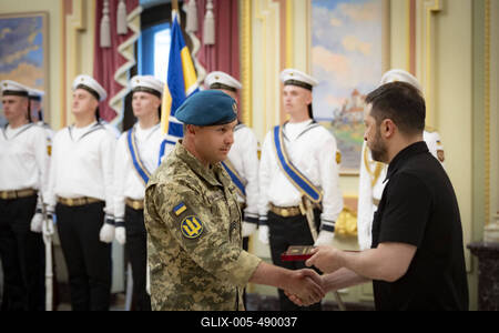 Ukrainian President, Volodymyr Zelenskyy, meets with naval veterans to present state awards-stock-foto