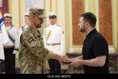 Ukrainian President, Volodymyr Zelenskyy, meets with naval veterans to present state awards-stock-foto