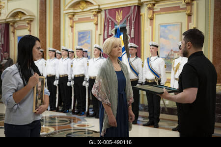 Ukrainian President, Volodymyr Zelenskyy, meets with naval veterans to present state awards-stock-foto