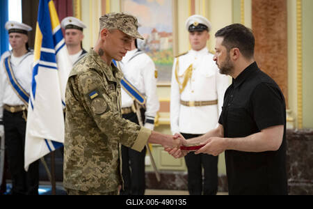 Ukrainian President, Volodymyr Zelenskyy, meets with naval veterans to present state awards-stock-foto
