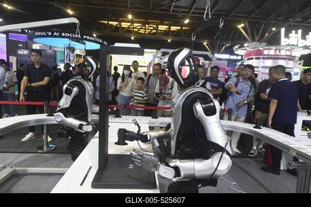 Robot Performance at 2025 WAIC in Shanghai-stock-foto