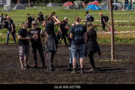 Wacken 2025 Fans trotzem dem angesagten Regen-stock-foto